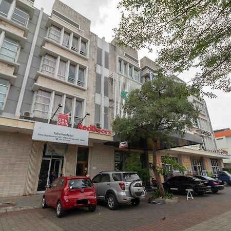 Reddoorz Near Universitas Esa Unggul Bekasi Harapan Indah Luaran gambar