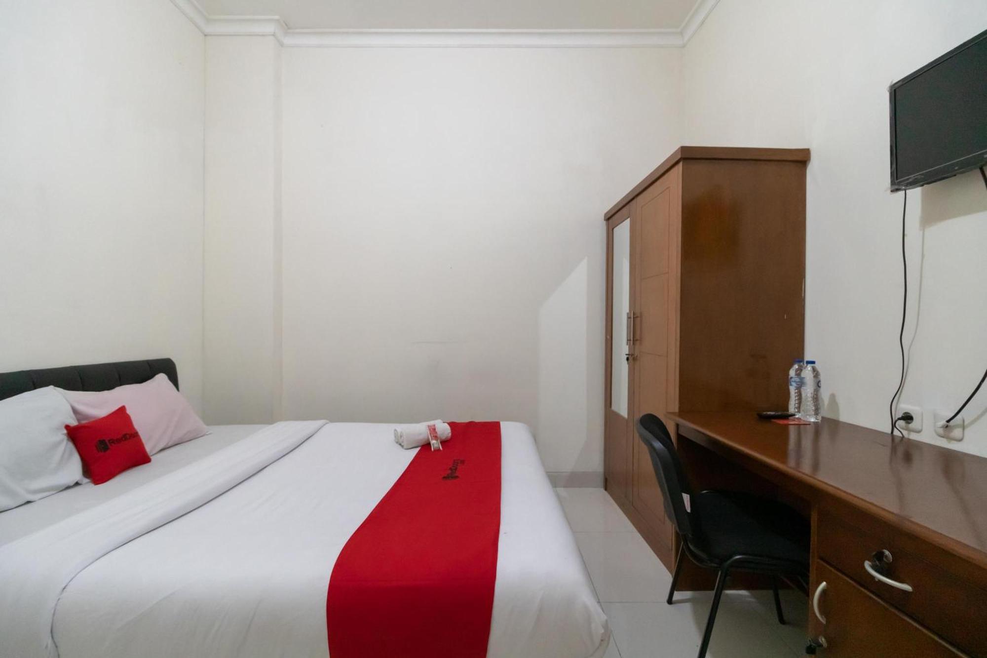 Reddoorz Near Universitas Esa Unggul Bekasi Harapan Indah Hotel Luaran gambar