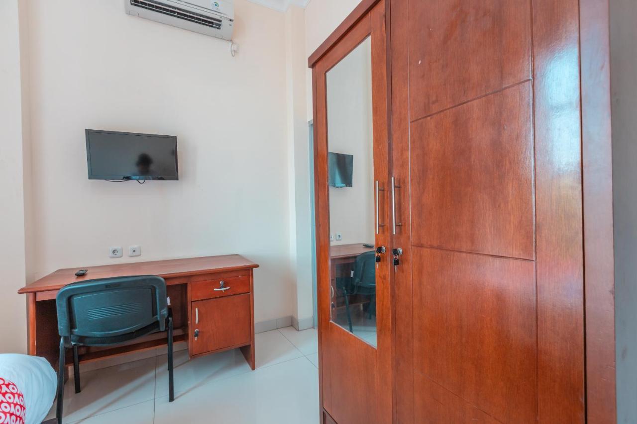 Reddoorz Near Universitas Esa Unggul Bekasi Harapan Indah Hotel Luaran gambar