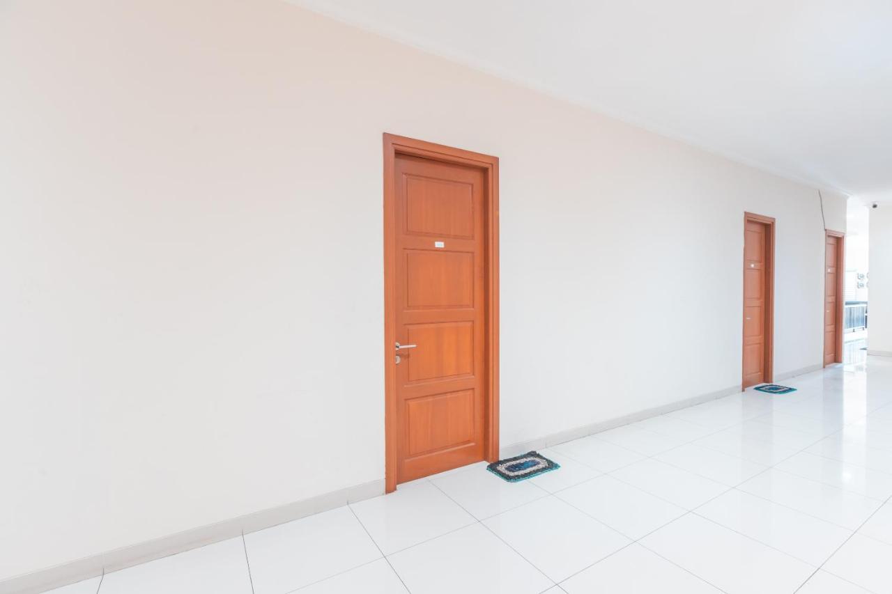 Reddoorz Near Universitas Esa Unggul Bekasi Harapan Indah Luaran gambar